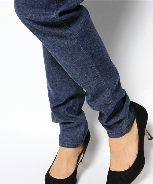 WEGO（ウィゴー）の「WEGO/サスペンダー付ハイウエストタックパンツ（デニムパンツ・レディース・インディゴブルー/ダークインディゴブルー・FREE）」の9枚目の写真