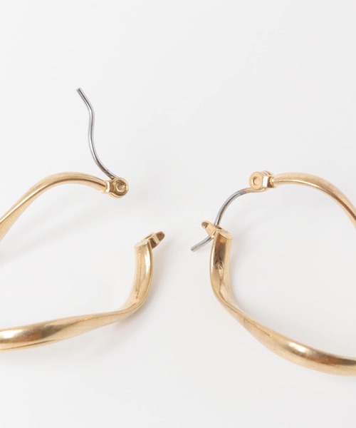 SMELLY（スメリー）の「ネジリフープピアス（ピアス（両耳用）・レディース・ゴールド・-）」の18枚目の写真