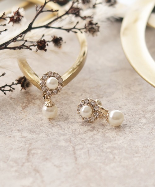 Cupid Heart（キューピッドハート）の「【Cupid Heart】結婚式アクセ サリー ダリア パールイヤリング（イヤリング・レディース・ベージュ・MEDIUM）」の6枚目の写真