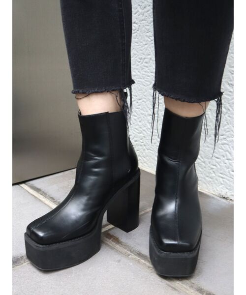 EMODA(エモダ)の「サイドゴアハイヒールブーツ(ブーツ・レディース・その他/ブラック/ブラウン・SMALL/MEDIUM/LARGE)」の2枚目の写真