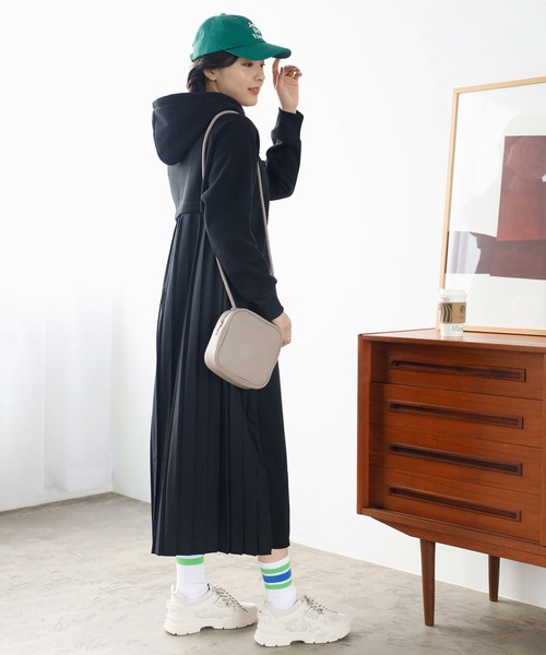 GeeRA（ジーラ）の「バックプリーツロングワンピース（パーカー  