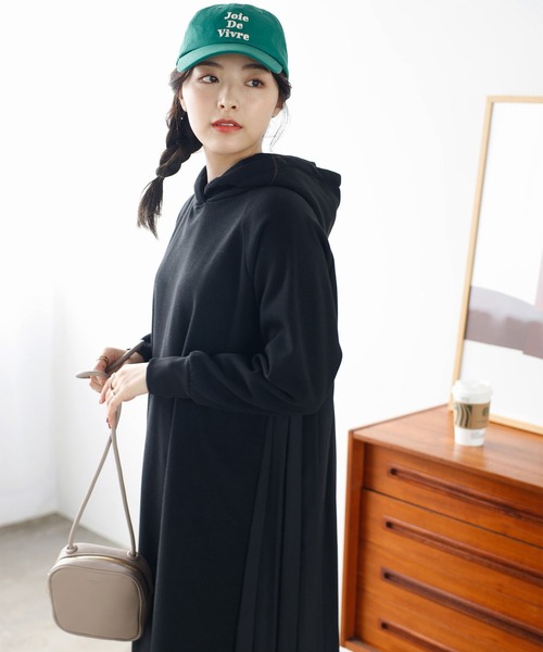 GeeRA（ジーラ）の「バックプリーツロングワンピース（パーカー）（ワンピース・レディース・ブラウン/バイオレット/ブラック/モカ・MEDIUM/XX-LARGE/SMALL/X-LARGE/LARGE）」の14枚目の写真