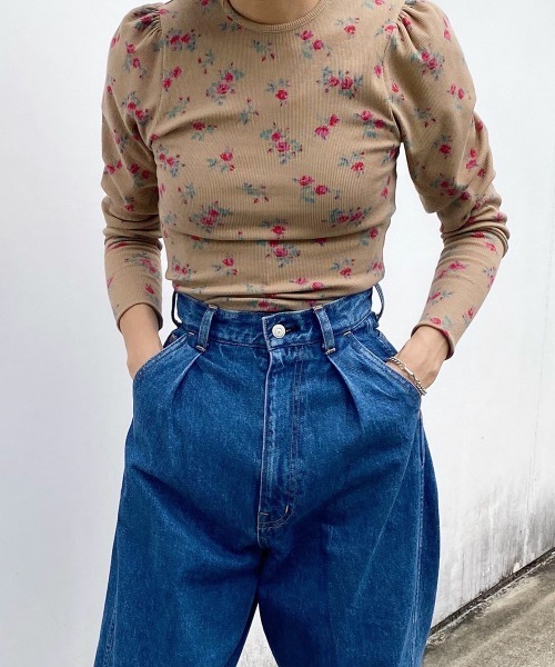 HOLIDAY(ホリデイ)の「TUCK DENIM PANTS (CROPPED) タックデニムパンツ (クロップド)(デニムパンツ・レディース・インディゴブルー・1/0)」の8枚目の写真