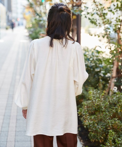 cepo（セポ）の「パフスリーブボリュームドレスシャツ　※２ＷＡＹ（シャツ/ブラウス・レディース・オフホワイト/サックスブルー/ベージュ・M）」の7枚目の写真