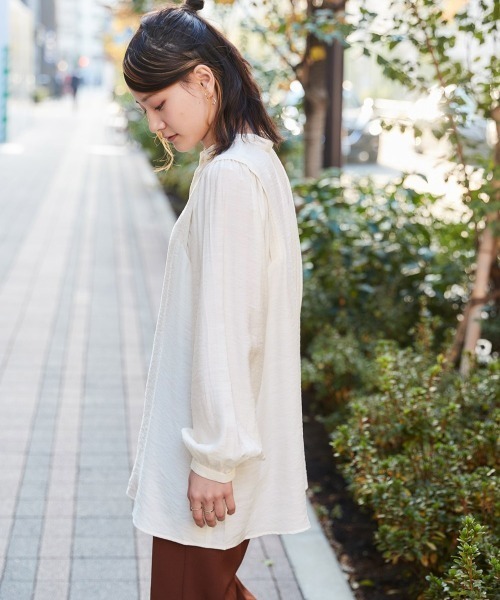 cepo（セポ）の「パフスリーブボリュームドレスシャツ　※２ＷＡＹ（シャツ/ブラウス・レディース・オフホワイト/サックスブルー/ベージュ・M）」の8枚目の写真