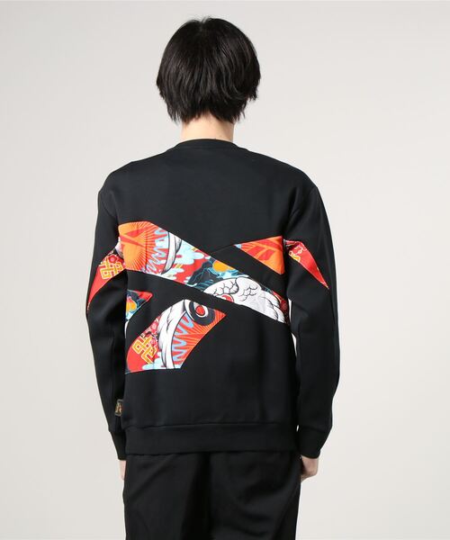 Reebok(リーボック)の「クラシックス CNY ベクター クルー スウェットシャツ / Classics CNY Vector Crew Sweatshirt(スウェット・メンズ・ホワイト/ブラック・SMALL/MEDIUM/LARGE/X-LARGE/XX-LARGE)」の4枚目の写真