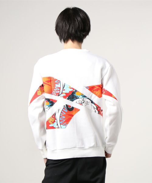 Reebok(リーボック)の「クラシックス CNY ベクター クルー スウェットシャツ / Classics CNY Vector Crew Sweatshirt(スウェット・メンズ・ホワイト/ブラック・SMALL/MEDIUM/LARGE/X-LARGE/XX-LARGE)」の5枚目の写真