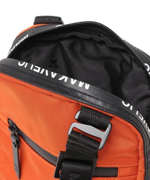 MAKAVELIC(マキャベリック)の「【MAKAVELIC】TRUCKS DUALIS POUCH BAG(ショルダーバッグ・メンズ・ネイビー/オレンジ・FREE)」の3枚目の写真