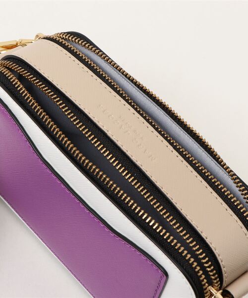 MARC JACOBS（マークジェイコブス）の「THE SNAPSHOT/ザ スナップショット スモール カメラバッグ クラッチ ショルダーバッグ（ショルダーバッグ・レディース・ホワイト系その他/グレー系その他/ブルー系その他/ピンク系その他/レッド系その他・ONE SIZE）」の9枚目の写真