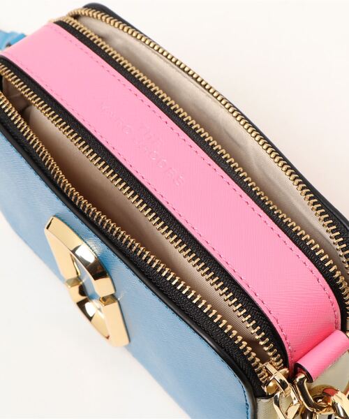 MARC JACOBS（マークジェイコブス）の「THE SNAPSHOT/ザ スナップショット スモール カメラバッグ クラッチ ショルダーバッグ（ショルダーバッグ・レディース・ホワイト系その他/グレー系その他/ブルー系その他/ピンク系その他/レッド系その他・ONE SIZE）」の22枚目の写真