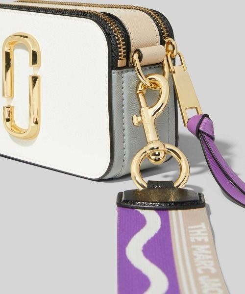 MARC JACOBS（マークジェイコブス）の「THE SNAPSHOT/ザ スナップショット スモール カメラバッグ クラッチ ショルダーバッグ（ショルダーバッグ・レディース・ホワイト系その他/グレー系その他/ブルー系その他/ピンク系その他/レッド系その他・ONE SIZE）」の7枚目の写真