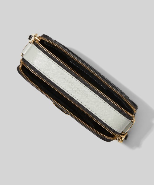 MARC JACOBS（マークジェイコブス）の「THE SNAPSHOT/ザ スナップショット スモール カメラバッグ クラッチ ショルダーバッグ（ショルダーバッグ・レディース・ホワイト系その他/グレー系その他/ブルー系その他/ピンク系その他/レッド系その他・ONE SIZE）」の15枚目の写真