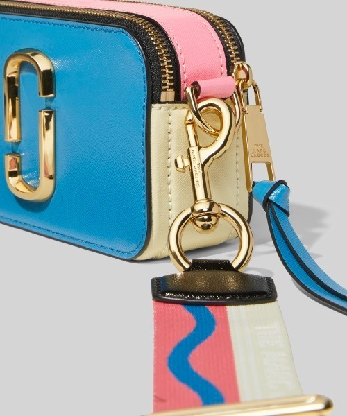 MARC JACOBS（マークジェイコブス）の「THE SNAPSHOT/ザ スナップショット スモール カメラバッグ クラッチ ショルダーバッグ（ショルダーバッグ・レディース・ホワイト系その他/グレー系その他/ブルー系その他/ピンク系その他/レッド系その他・ONE SIZE）」の21枚目の写真