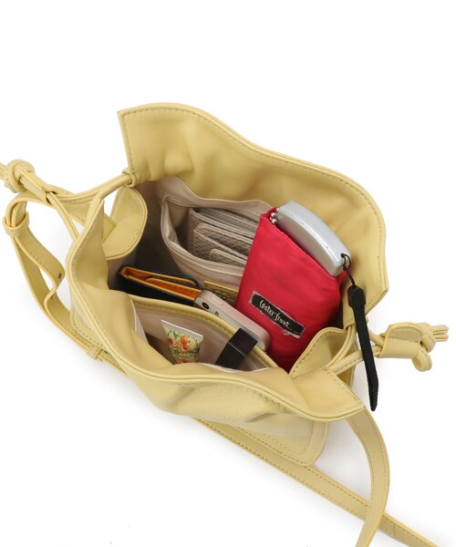 SOUP（スープ）の「◆ラムレザードロストショルダー（ショルダーバッグ・レディース・レモンイエロー/アイボリー/ライトベージュ・00）」の9枚目の写真