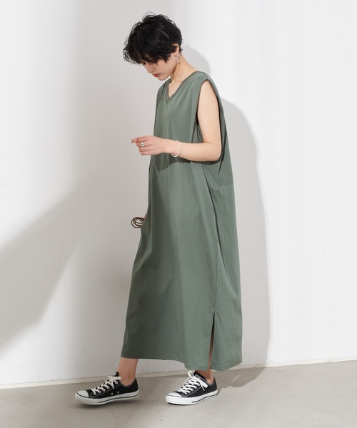 YECCA VECCA（イェッカヴェッカ）の「タックデザインカットワンピース　＊（ワンピース・レディース・ブラック/ブラウン/グリーン・FREE）」の3枚目の写真