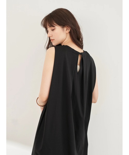 YECCA VECCA（イェッカヴェッカ）の「タックデザインカットワンピース　＊（ワンピース・レディース・ブラック/ブラウン/グリーン・FREE）」の5枚目の写真