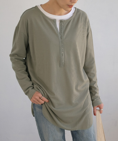 ＡＮＤＪ（アンドジェイ）の「2WAYホックテープ変形リブTシャツ（Tシャツ/カットソー・レディース・ライトベージュ/ブラック/カーキ/モカ・M）」の4枚目の写真