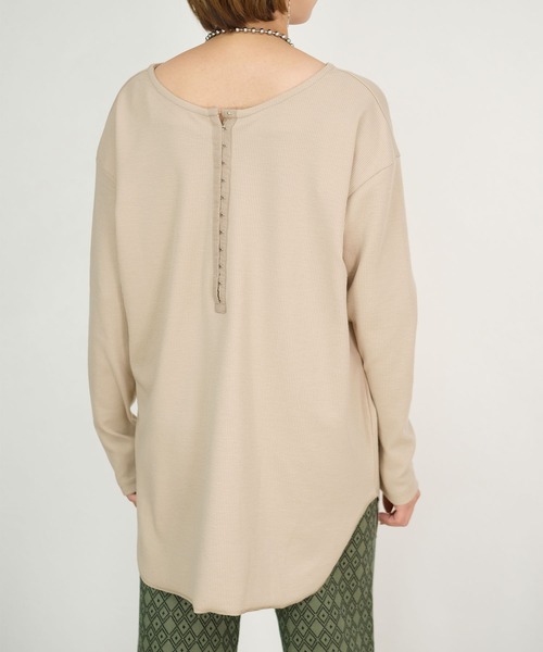 ＡＮＤＪ（アンドジェイ）の「2WAYホックテープ変形リブTシャツ（Tシャツ/カットソー・レディース・ライトベージュ/ブラック/カーキ/モカ・M）」の16枚目の写真