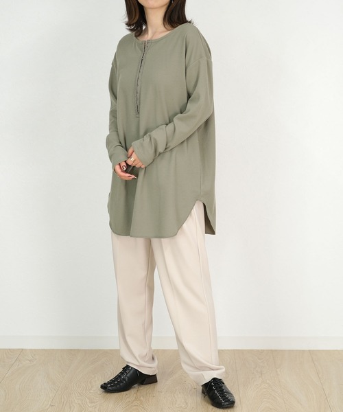 ＡＮＤＪ（アンドジェイ）の「2WAYホックテープ変形リブTシャツ（Tシャツ/カットソー・レディース・ライトベージュ/ブラック/カーキ/モカ・M）」の21枚目の写真