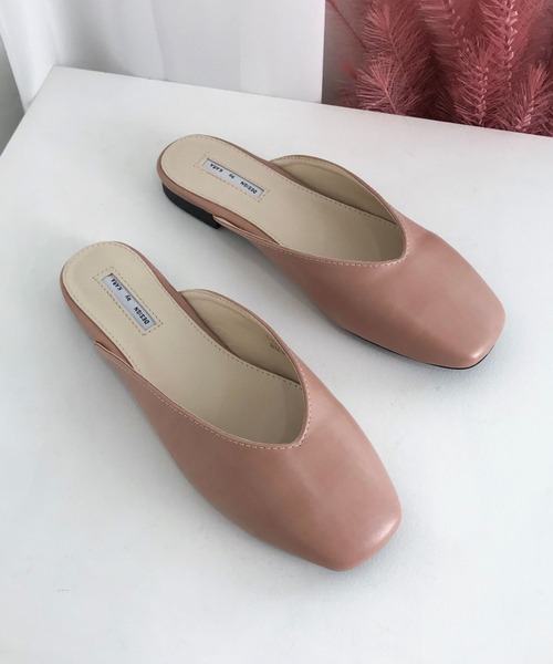 CEMONEMO(セモネモ)の「Vカット スクウェアトゥ フラット ミュールサンダル 7color(サンダル・レディース・ホワイト/ライトブラウン/ブラック/グレー/ベージュ/スモークピンク/ダークブラウン・24.5/24.0/25.0/23.0/23.5)」の1枚目の写真