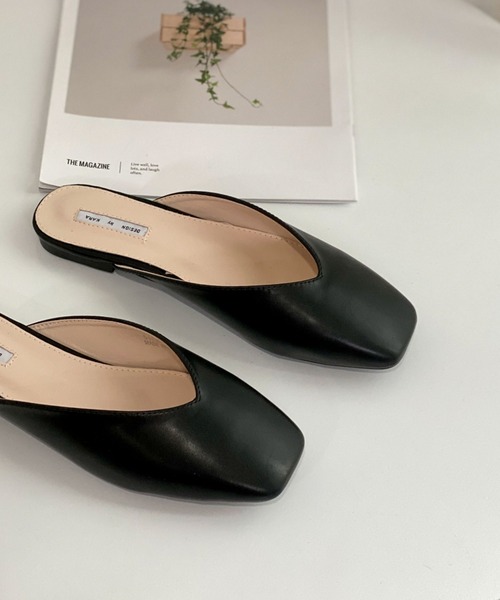 CEMONEMO(セモネモ)の「Vカット スクウェアトゥ フラット ミュールサンダル 7color(サンダル・レディース・ホワイト/ライトブラウン/ブラック/グレー/ベージュ/スモークピンク/ダークブラウン・24.5/24.0/25.0/23.0/23.5)」の11枚目の写真