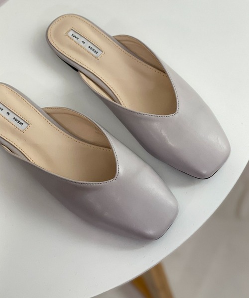 CEMONEMO(セモネモ)の「Vカット スクウェアトゥ フラット ミュールサンダル 7color(サンダル・レディース・ホワイト/ライトブラウン/ブラック/グレー/ベージュ/スモークピンク/ダークブラウン・24.5/24.0/25.0/23.0/23.5)」の8枚目の写真