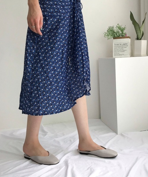 CEMONEMO(セモネモ)の「Vカット スクウェアトゥ フラット ミュールサンダル 7color(サンダル・レディース・ホワイト/ライトブラウン/ブラック/グレー/ベージュ/スモークピンク/ダークブラウン・24.5/24.0/25.0/23.0/23.5)」の19枚目の写真