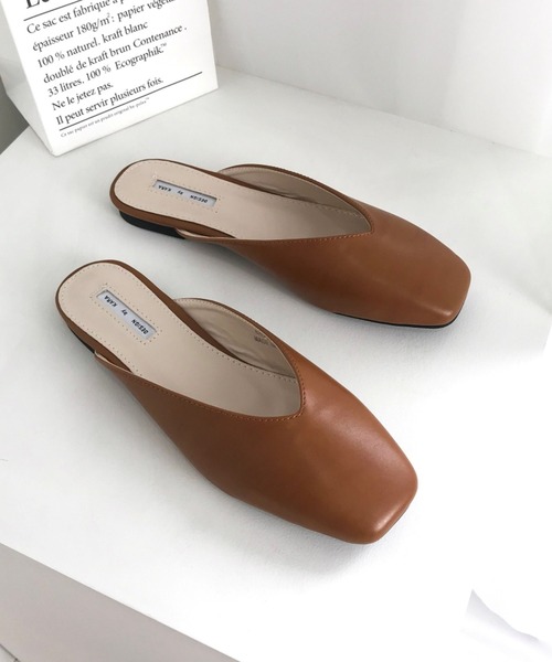 CEMONEMO(セモネモ)の「Vカット スクウェアトゥ フラット ミュールサンダル 7color(サンダル・レディース・ホワイト/ライトブラウン/ブラック/グレー/ベージュ/スモークピンク/ダークブラウン・24.5/24.0/25.0/23.0/23.5)」の16枚目の写真