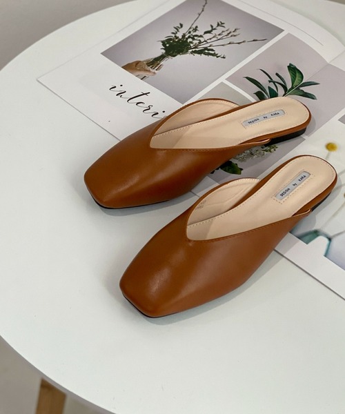 CEMONEMO(セモネモ)の「Vカット スクウェアトゥ フラット ミュールサンダル 7color(サンダル・レディース・ホワイト/ライトブラウン/ブラック/グレー/ベージュ/スモークピンク/ダークブラウン・24.5/24.0/25.0/23.0/23.5)」の20枚目の写真