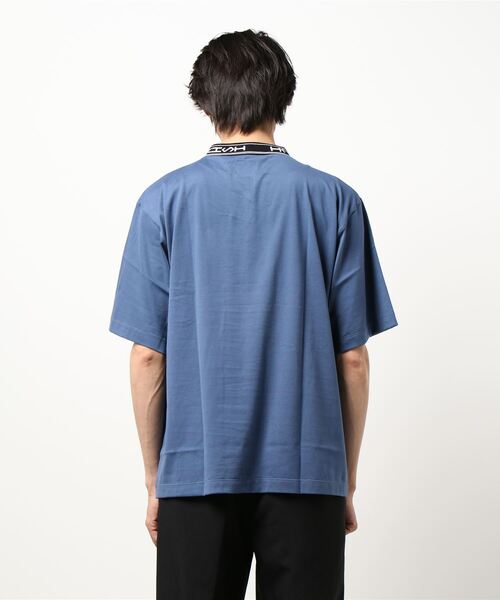 Lui's（ルイス）の「RAKISHネックロゴカットソー（Tシャツ/カットソー・メンズ・ブラック/オフホワイト/ブルー・SMALL/MEDIUM）」の5枚目の写真