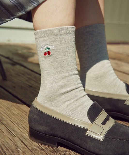 MILKFED.(ミルクフェド)の「CHERRY EMBROIDERY SOCKS(ソックス/靴下・レディース・ホワイト/ブラック/アッシュ・ONE SIZE)」の3枚目の写真
