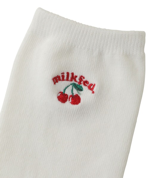 MILKFED.(ミルクフェド)の「CHERRY EMBROIDERY SOCKS(ソックス/靴下・レディース・ホワイト/ブラック/アッシュ・ONE SIZE)」の4枚目の写真