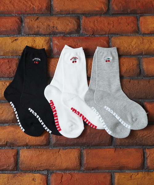 MILKFED.(ミルクフェド)の「CHERRY EMBROIDERY SOCKS(ソックス/靴下・レディース・ホワイト/ブラック/アッシュ・ONE SIZE)」の5枚目の写真
