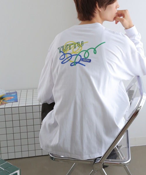 TUTTU（トゥトゥ）の「TUTTUオリジナルグラフィック ビックシルエット ロングスリーブTシャツ（Tシャツ/カットソー・メンズ・ダークグリーン/ブラック系その他/ホワイト/アイボリー/ホワイト系その他2/ブルー/チャコール/ブラック/ホワイト系その他/ホワイト系その他3・M/L）」の4枚目の写真