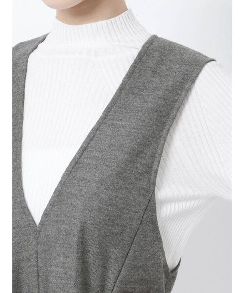 ELENDEEK（エレンディーク）の「プランジングネックコンビネゾン（つなぎ/オールインワン・レディース・グレー/ブラック/カーキ・01/02）」の9枚目の写真