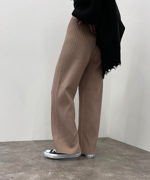 apres jour mignon(アプレジュールミニョン)の「リブニットパンツ【ZOZOTOWN限定アイテム】(その他パンツ・レディース・ダークブルー/グリーン/オレンジ/ブラック/ライトベージュ/モカ・MEDIUM/SMALL/X-LARGE)」の3枚目の写真