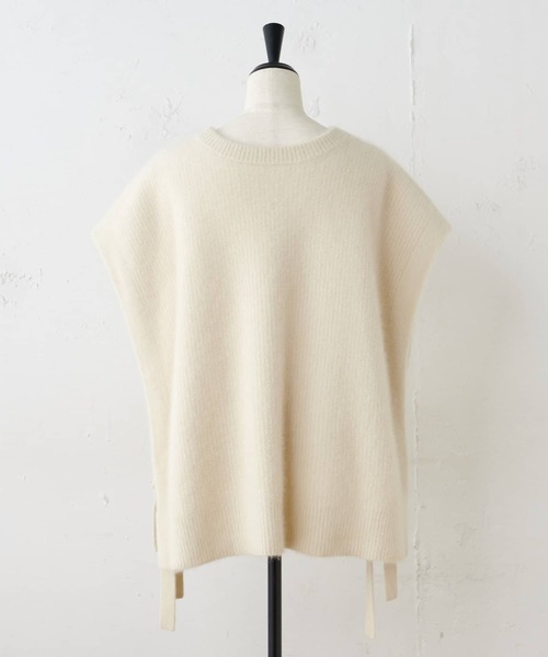 BEARDSLEY（ビアズリー）の「レイヤードで着回せるラクーンポンチョ（ニット/セーター・レディース・ホワイト/ブラック・FREE）」の19枚目の写真