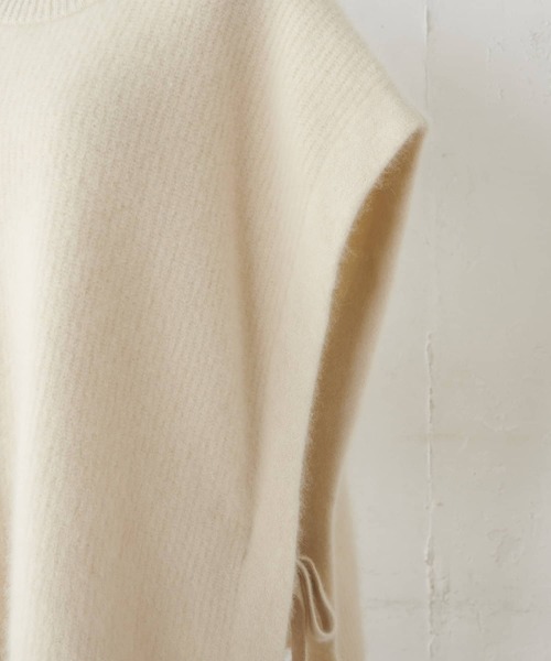 BEARDSLEY（ビアズリー）の「レイヤードで着回せるラクーンポンチョ（ニット/セーター・レディース・ホワイト/ブラック・FREE）」の17枚目の写真