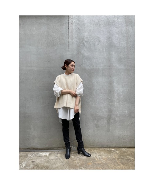 BEARDSLEY（ビアズリー）の「レイヤードで着回せるラクーンポンチョ（ニット/セーター・レディース・ホワイト/ブラック・FREE）」の7枚目の写真