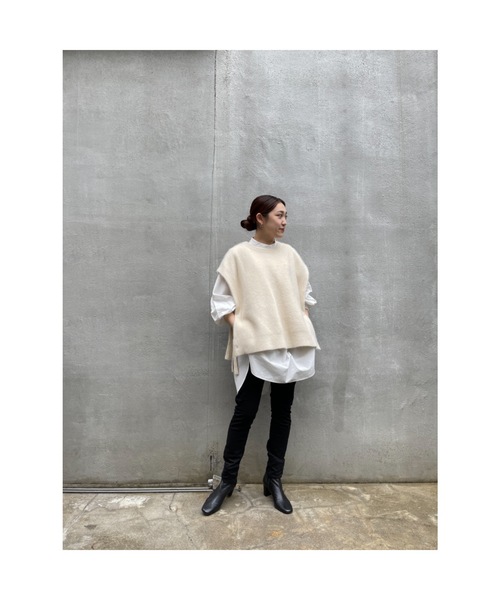 BEARDSLEY（ビアズリー）の「レイヤードで着回せるラクーンポンチョ（ニット/セーター・レディース・ホワイト/ブラック・FREE）」の12枚目の写真