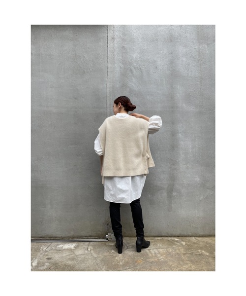 BEARDSLEY（ビアズリー）の「レイヤードで着回せるラクーンポンチョ（ニット/セーター・レディース・ホワイト/ブラック・FREE）」の20枚目の写真