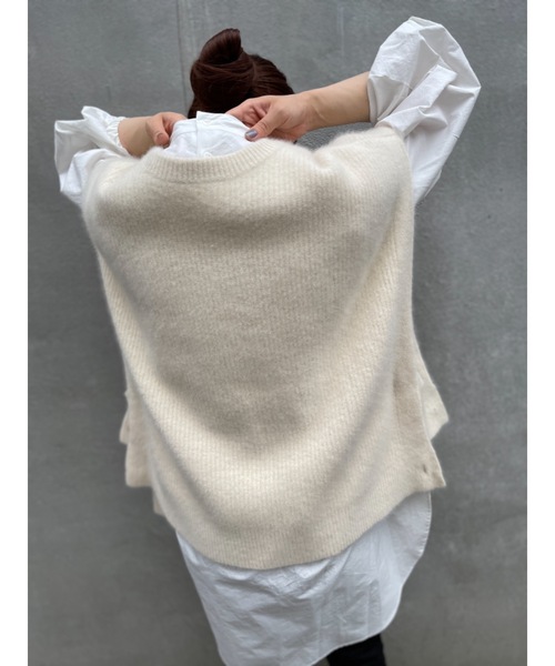 BEARDSLEY（ビアズリー）の「レイヤードで着回せるラクーンポンチョ（ニット/セーター・レディース・ホワイト/ブラック・FREE）」の16枚目の写真