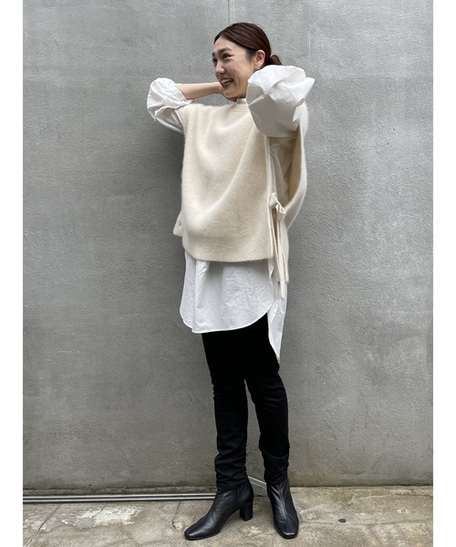 BEARDSLEY（ビアズリー）の「レイヤードで着回せるラクーンポンチョ（ニット/セーター・レディース・ホワイト/ブラック・FREE）」の5枚目の写真