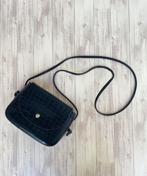 VIBGYOR Women(ヴィブジョー ウィメン)の「【urbanfemine.】ミニフラップショルダーBAG(ショルダーバッグ・レディース・ホワイト/ブラック/ベージュ/グリーン/パープル/イエロー/キャメル/ボルドー・FREE)」の17枚目の写真