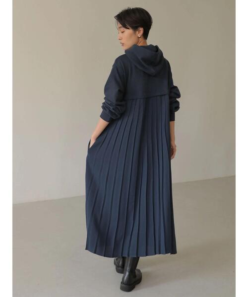 AMERICAN HOLIC（アメリカンホリック）の「プリーツドッキングミニ裏毛ワンピース（ワンピース・レディース・ネイビー/チャコールグレー・M/L）」の6枚目の写真