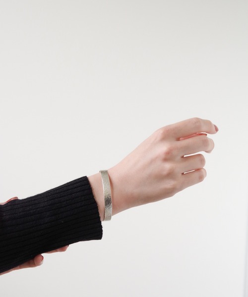 Newport（ニューポート）の「Hammer work Bangle（バングル/リストバンド・レディース・シルバー・FREE）」の3枚目の写真