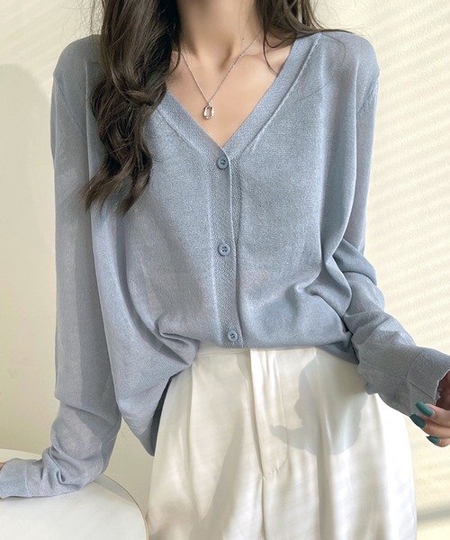 LUGG NAGG（ラグナグ）の「薄手ニット シアーカーディガン Vネック ボタン留め 羽織り Vネックシアーカーディガン（カーディガン/ボレロ・レディース・グレー/マスタード/パープル/ホワイト/ピンク/モスグリーン/ブラック/ブルー/バイオレット/オレンジ・ONE SIZE）」の5枚目の写真