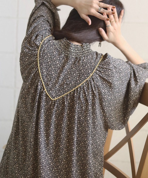 Bab（バブ）の「前後2WAY花柄シャーリングブラウス（シャツ