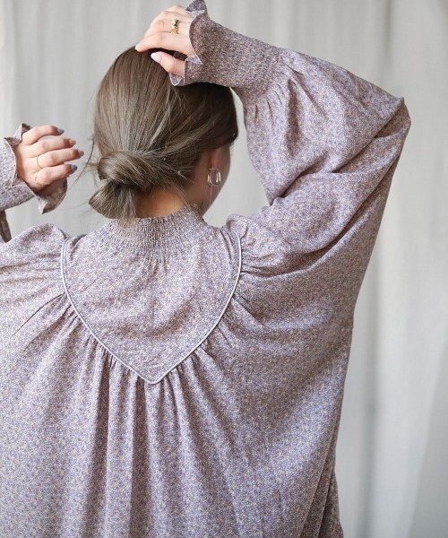 バブ Bab 前後2WAY花柄シャーリングブラウス （BROWN） バブ Bab 前後2WAY花柄シャーリングブラウス （BROWN
