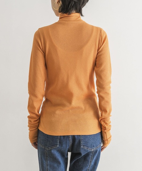 URBAN RESEARCH（アーバンリサーチ）の「『Gina 2022Spring掲載』シャーリングスリーブタートルネックカットソー（Tシャツ/カットソー・レディース・オフホワイト/イエロー/オレンジ・FREE）」の15枚目の写真